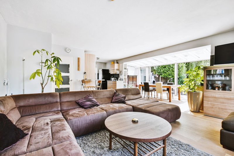 Sala amplia de una casa acogedora y moderna en Puebla